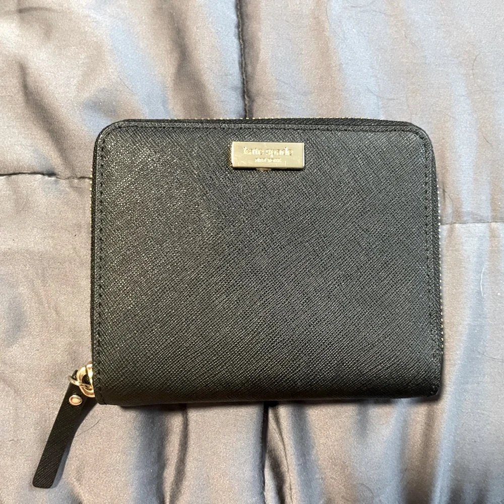 Black Kate Spade Wallet NWT - Picture 1 of 6